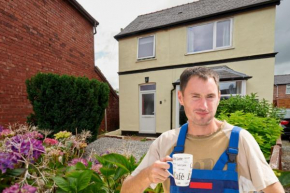 Maintenance, Transport, Medical Teams Bargain, 3 Bed Detached House, Mold, Sleeps 1 to 5